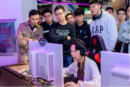 紧急战报来袭！PUBG小组赛定位泛悦汇&middot;KA街，王者又见王者！